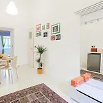 Emily Self Check In Wifi Netflix Free Coffee Near The Andrassy Street For Long Therm *