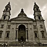 Emily Self Check In Wifi Netflix Free Coffee Near The Andrassy Street For Long Therm Apartment Budapest
