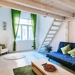 Emily Self Check In Wifi Netflix Free Coffee Near The Andrassy Street For Long Therm Budapest