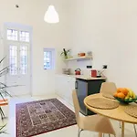 Emily Self Check In Wifi Netflix Free Coffee Near The Andrassy Street For Long Therm
