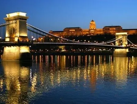 Emily Self Check In Wifi Netflix Free Coffee Near The Andrassy Street For Long Therm