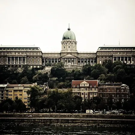 Emily Self Check In Wifi Netflix Free Coffee Near The Andrassy Street For Long Therm Apartment
