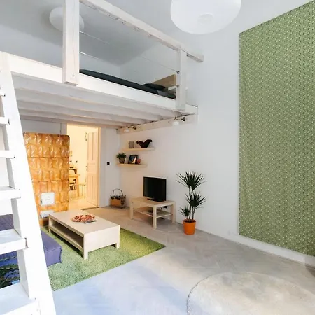 Emily Self Check In Wifi Netflix Free Coffee Near The Andrassy Street For Long Therm Apartment