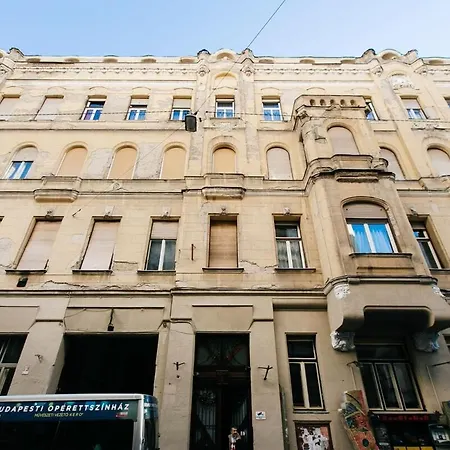 Apartment Emily Self Check In Wifi Netflix Free Coffee Near The Andrassy Street For Long Therm
